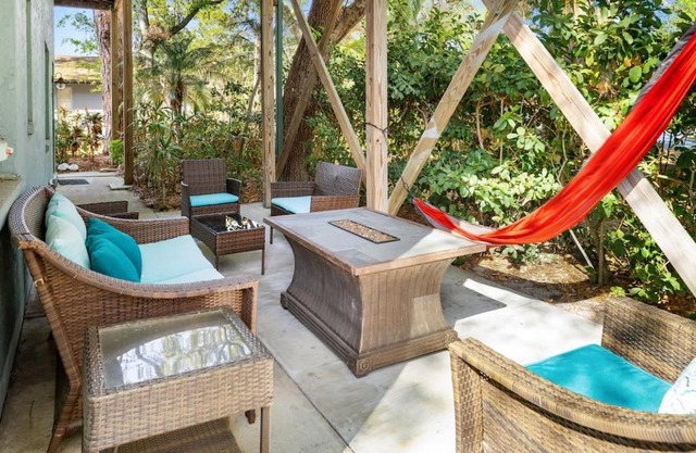 Sarasota Bungalow 10 Minutes from Siesta Beach