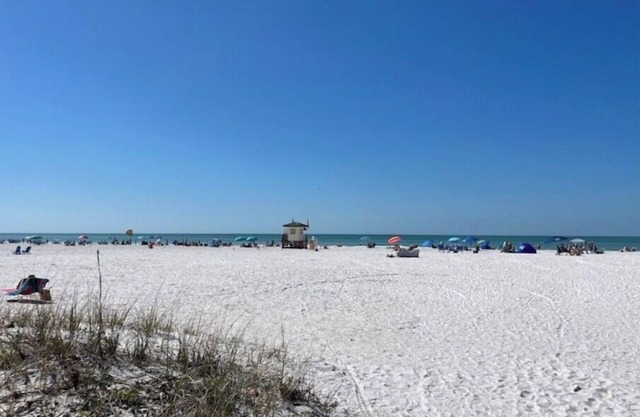 Sarasota-Close to Lido & Siesta Beaches, Downtown, Pinecraft & Nathan Bendersonn