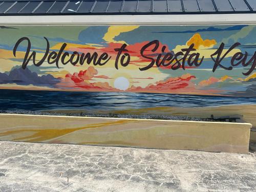 Sarasota Costal Vibe 15 min from Siesta Key