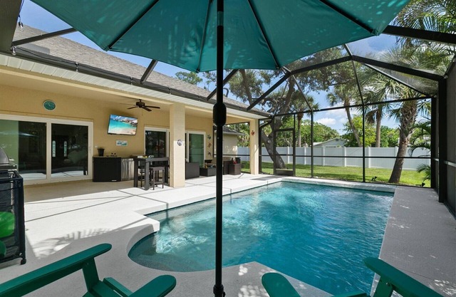 Sarasota House, A Perfect Beach Getaway!!! Spacious 4-bedroom house & Pool !!!