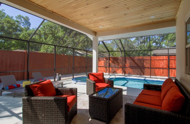 Sarasota modern 3/3 house, saltwater pool, close to beaches and downtown!