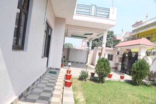 Sarathi Homestay