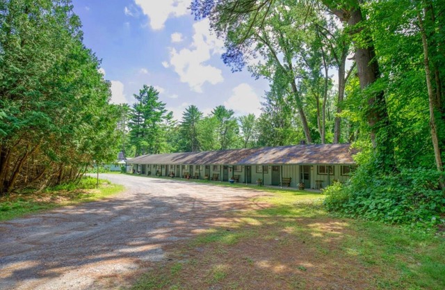 Saratoga Garden Motel Entire Property