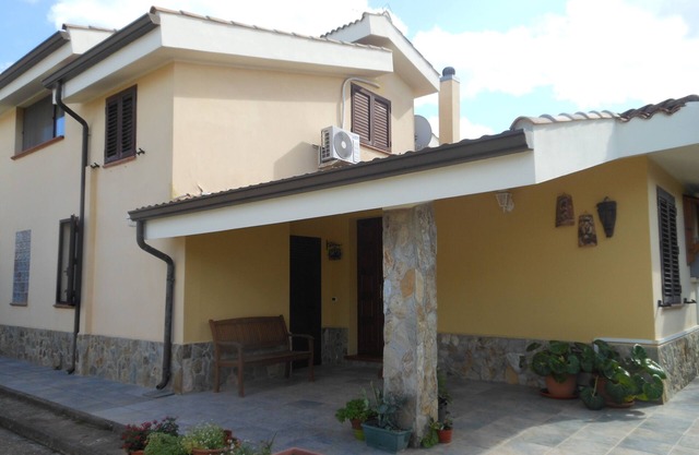 Cerdeña sur, apartamento con jardín