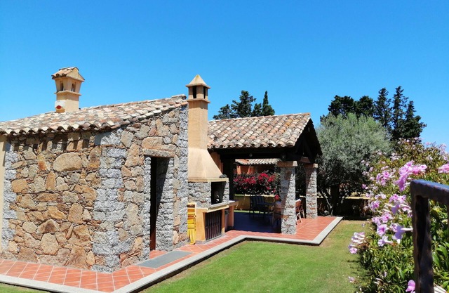 Cerdeña Elegante villa junto al mar jardín privado 12 camas Cala Sinzias Costa rei