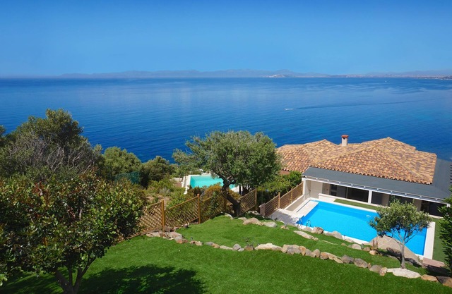¡Nuevo listado! Villa de lujo en el sur de Cerdeña con piscina privada y la mejor vista al mar