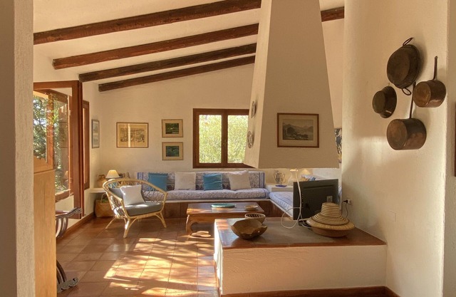 Cerdeña: espaciosa y luminosa villa con jardín a pocos metros del mar