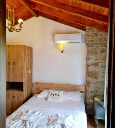 SARI KEÇİ TAŞ OTEL