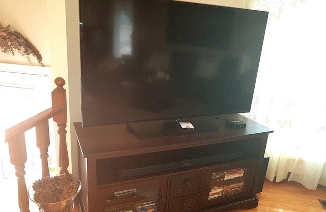 Sarnia Secret - BIG, Private 3 BR/2 BA APT by HWY