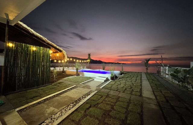 Sasak House:Private BeachFront Home