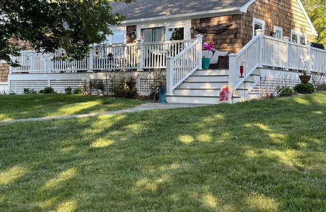 Sat. to Sat. rental.2 blocks to marinas,5 min walk to beach and O Bar,15 to Newp