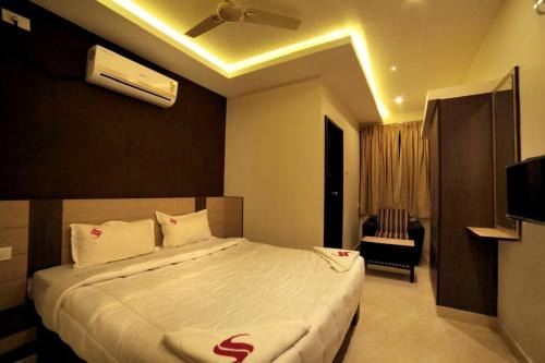 Sathyaa Grand Inn