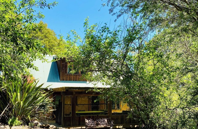 Saturna Art Retreat; jacuzzi privado