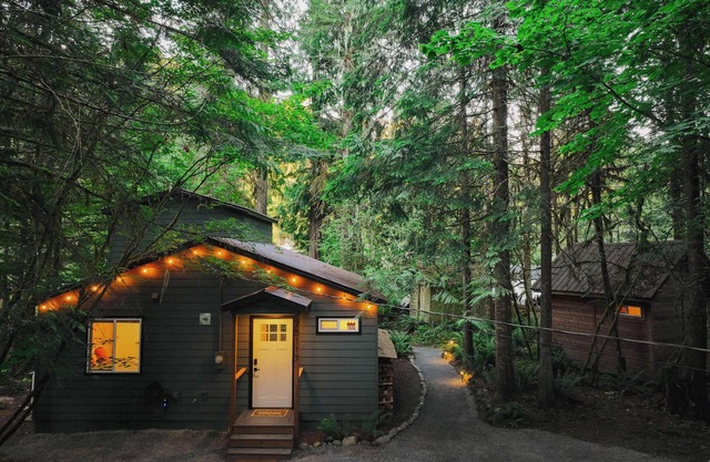 Sauk River Cabins - Hot tub - Firepit