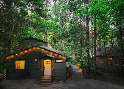 Sauk River Cabins - Hot tub - Firepit