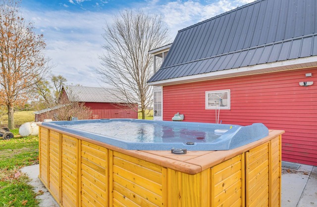 Sauna & Private Hot Tub: Kirkwood Farmhouse!