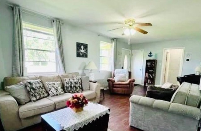 Charming house-5 Sleeps near Airport, Port, Pooler, Downtown, River Tybee Island