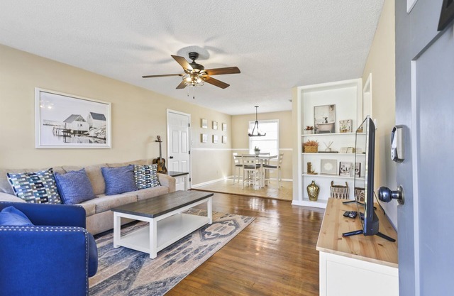 Savannah House, Family Friendly, Sleeps 6, Dog OK, Fenced Yard