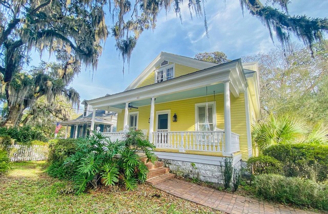 Savannah Slumbers Cottage - circa 1900 FIVE Bedroom on Savannah’s Isle of Hope