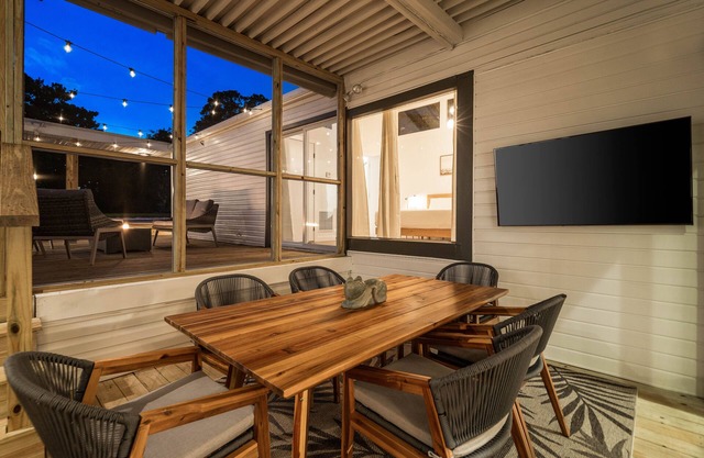 *ModernDesign*Pool*Bikes*BeachGear*FirePit*Dogs*