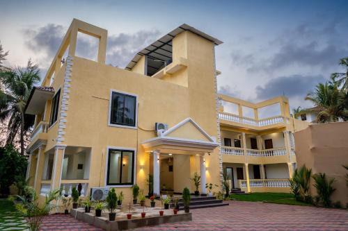 Savee's Lakeside Goa