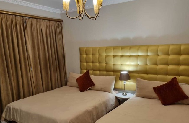 Savoy Lodge con desayuno incluido! - Habitación Triple Económica 5
