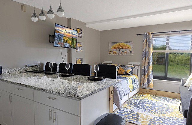 SC 2204: The Elevated Escape – Luxe Living Above the Clouds!