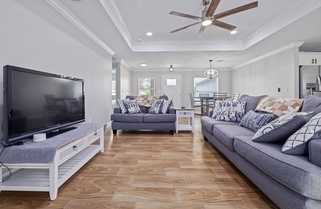Scallop Season Brand-New Coastal Retreat – Near Weeki Wachee, Pine Island Beach & Top Attractions!