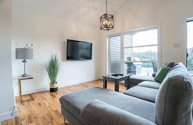 Scandinave sur le Lac | hot tub | waterfront