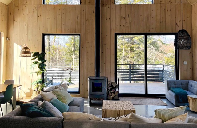 Scandinavian Chalet / Lake, Skiing and Outdoor Activities