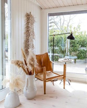 Scandinavian Style And Lake View In Oasis