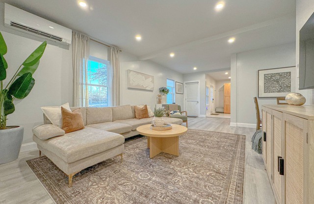 Scarborough Shores Escape - 4 bedroom home close to Portland