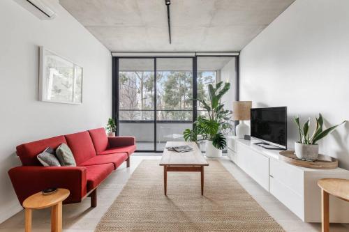 Scarlet Grove - A Leafy City Fringe Escape