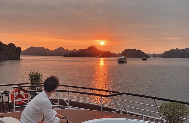 Scarlet Pearl Cruises