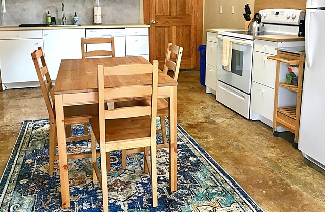 Scenic 1BR Country Retreat w/ Fireplace