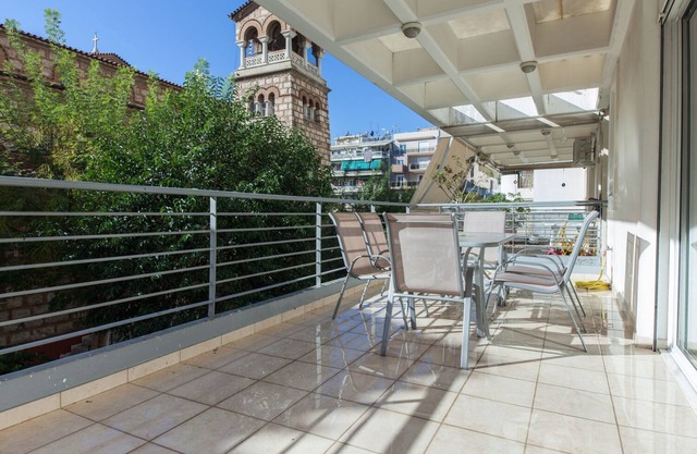 Scenic Balcony Apt in Vibrant Petralona