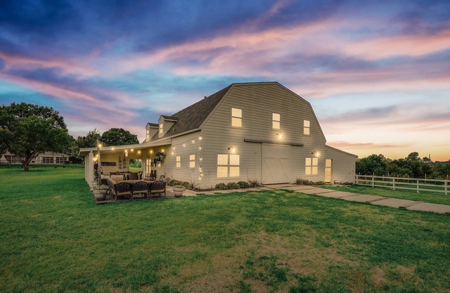 Scenic Barndominium, Hot tub & Separate Suite
