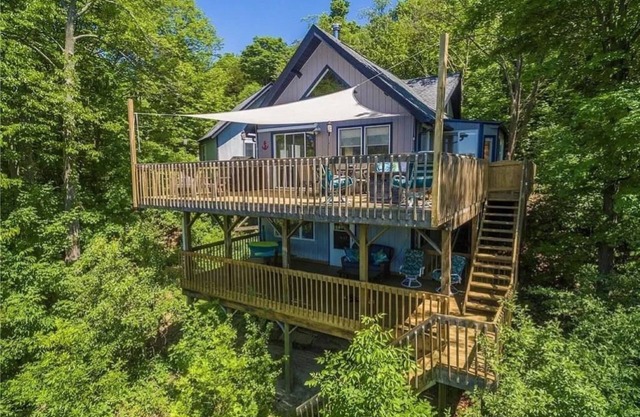Scenic Canandaigua Lake House - 200' of private waterfront - Private wooded lot!
