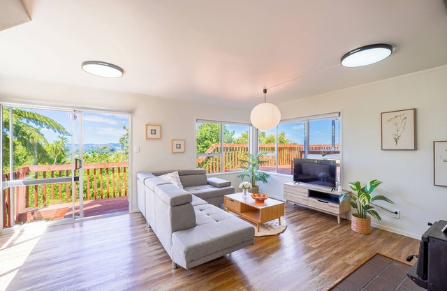 Scenic Escape with Stunning Sea Views in Raumanga