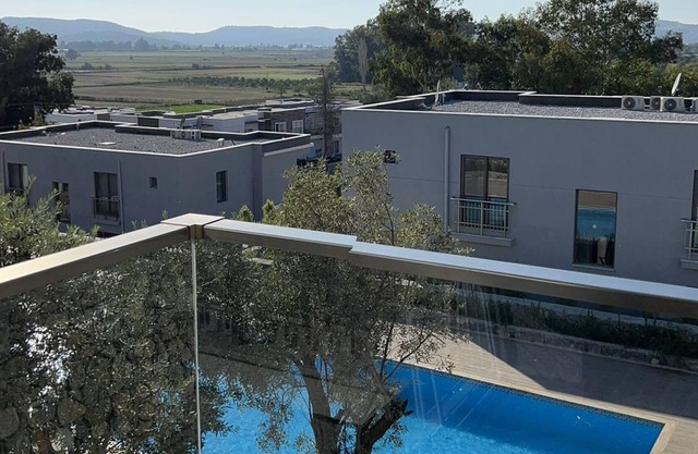 Scenic Flat with Shared Pool in Milas