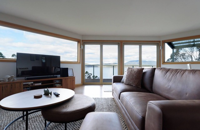 Scenic Getaway with Breathtaking Water Views