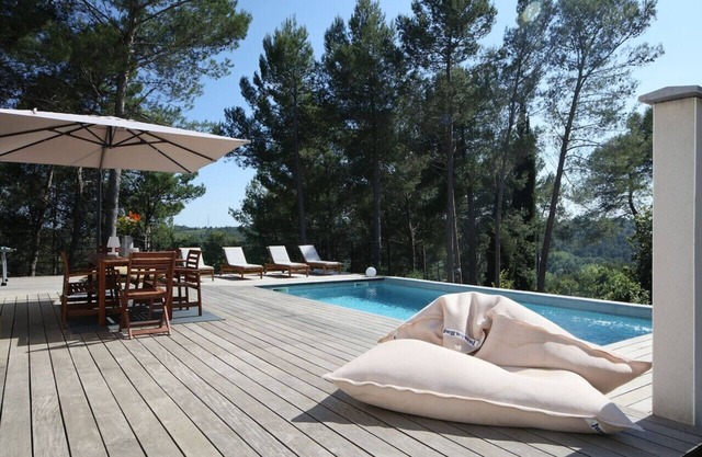 Scenic Hilltop Villa in Grabels
