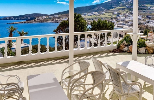 Scenic Holiday Home en Syros con balcón