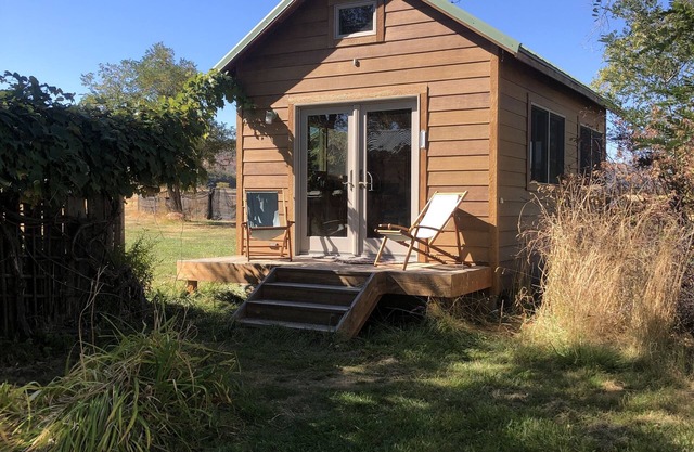 Scenic Maupin Tiny House - 12 miles from Deschutes River