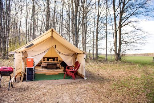 Scenic Northern Michigan Glamping Tent on a Regenerative Farm