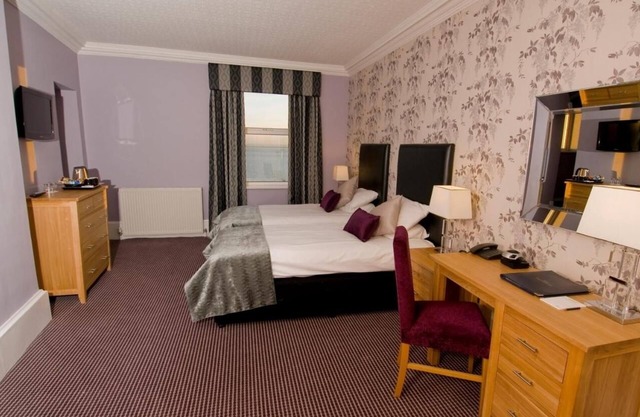 Scenic Seaside Stay in Southend’s Iconic 1891 Hotel l Breakfast Included