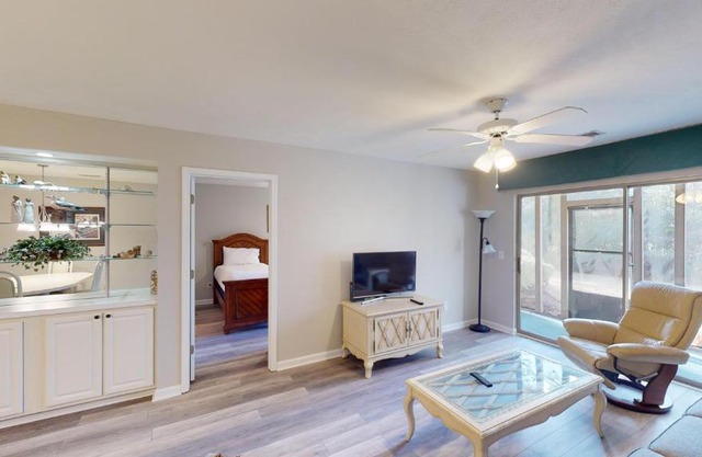 Scenic Serenity 2 Bedroom Villa with Balcony