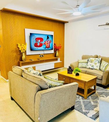 Scenic Solitude 2bhk Mountain View Apartment by Roamhome