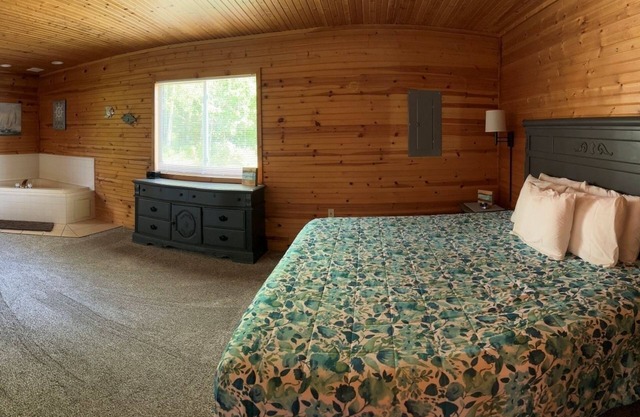 Scenic Stay | Indoor Pool, Rowboats & Relaxing Nature Views