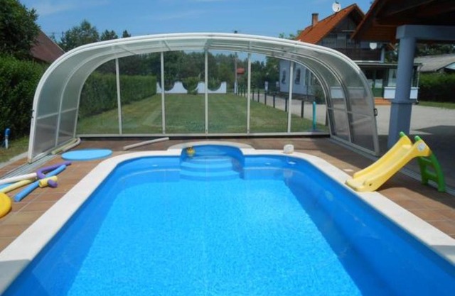 schönes Ferienhaus mit grossen Pool 250 m vom Balaton